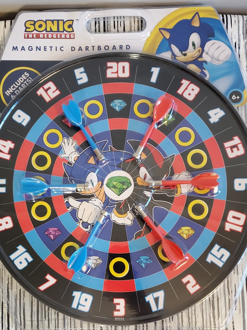 Sonic The Hedgehog 15inch Magnetic Dartboard Includes 6 Darts